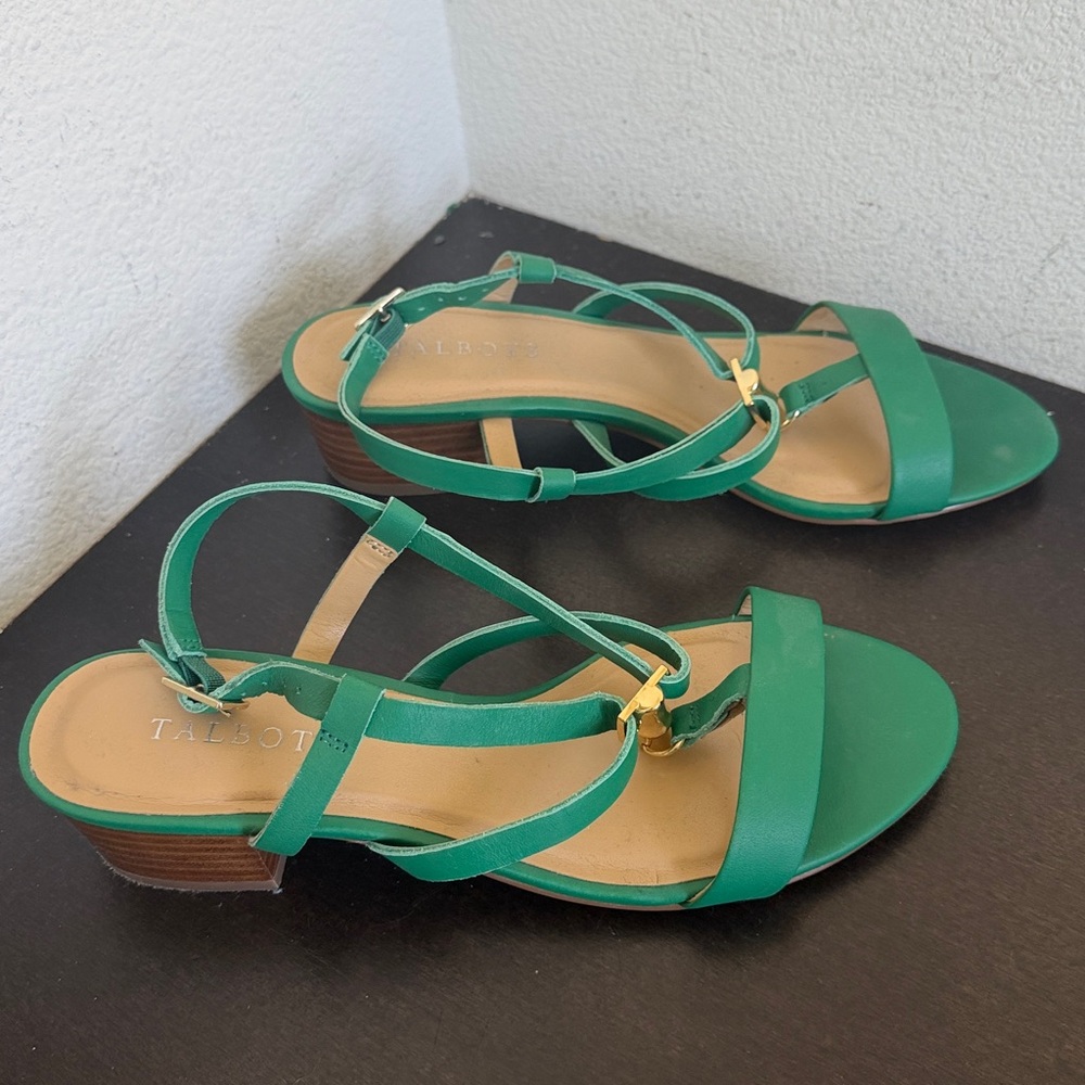 Talbots Green  Leather T-Strap Sandals with Gold Accent - Picture 4 of 8